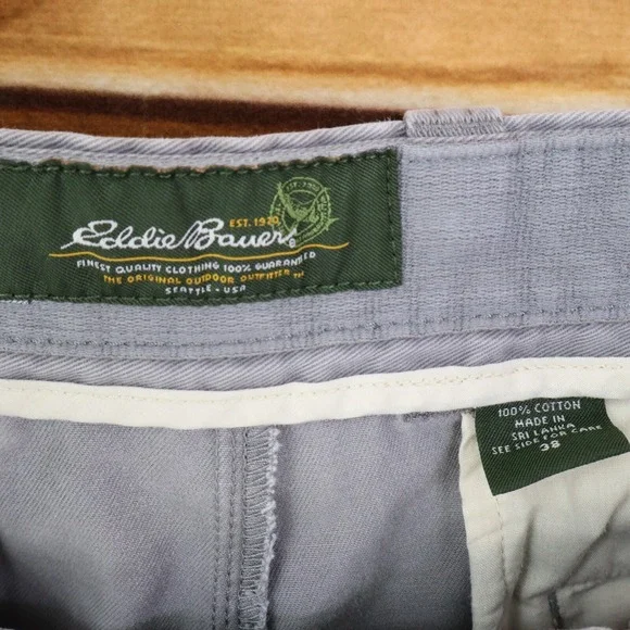 Eddie Bauer Shorts Mens 38 Gray 100% Cotton Chinos Pockets Flat Front Everyday - Picture 6 of 6